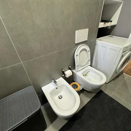 Appartamento Luxury Center With Balcony Apt21 Tirana