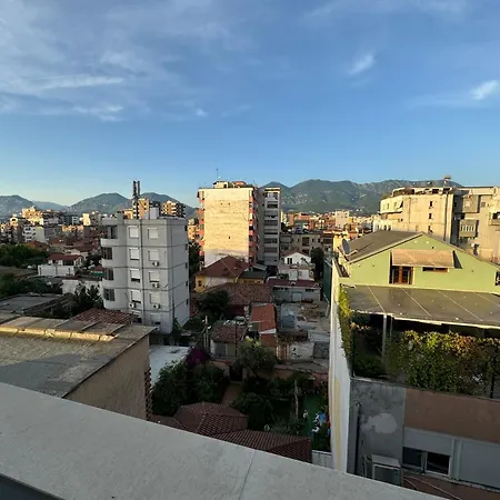 Luxury Center With Balcony Apt21 *