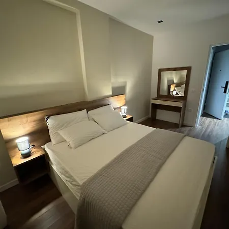 Luxury Center With Balcony Apt21 Apartament
